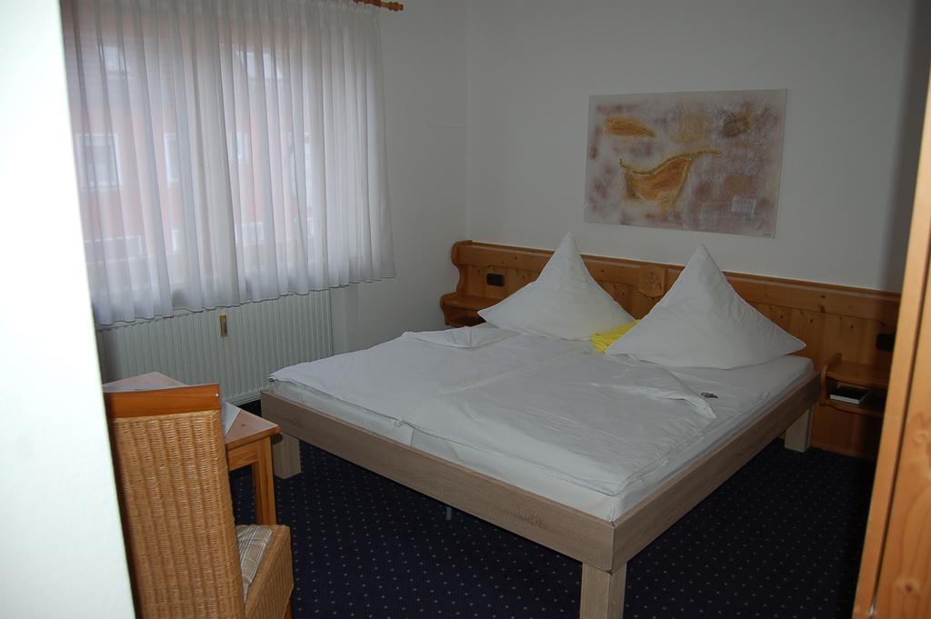 Brucker Gastehaus Hotel Fuerstenfeldbruck Camera foto