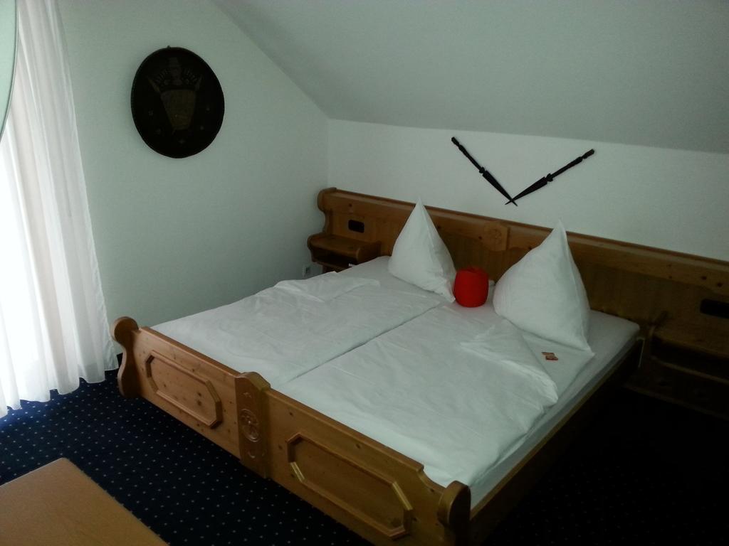 Brucker Gastehaus Hotel Fuerstenfeldbruck Camera foto